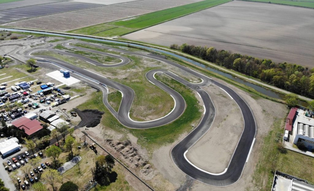 corso su pista per motociclisti